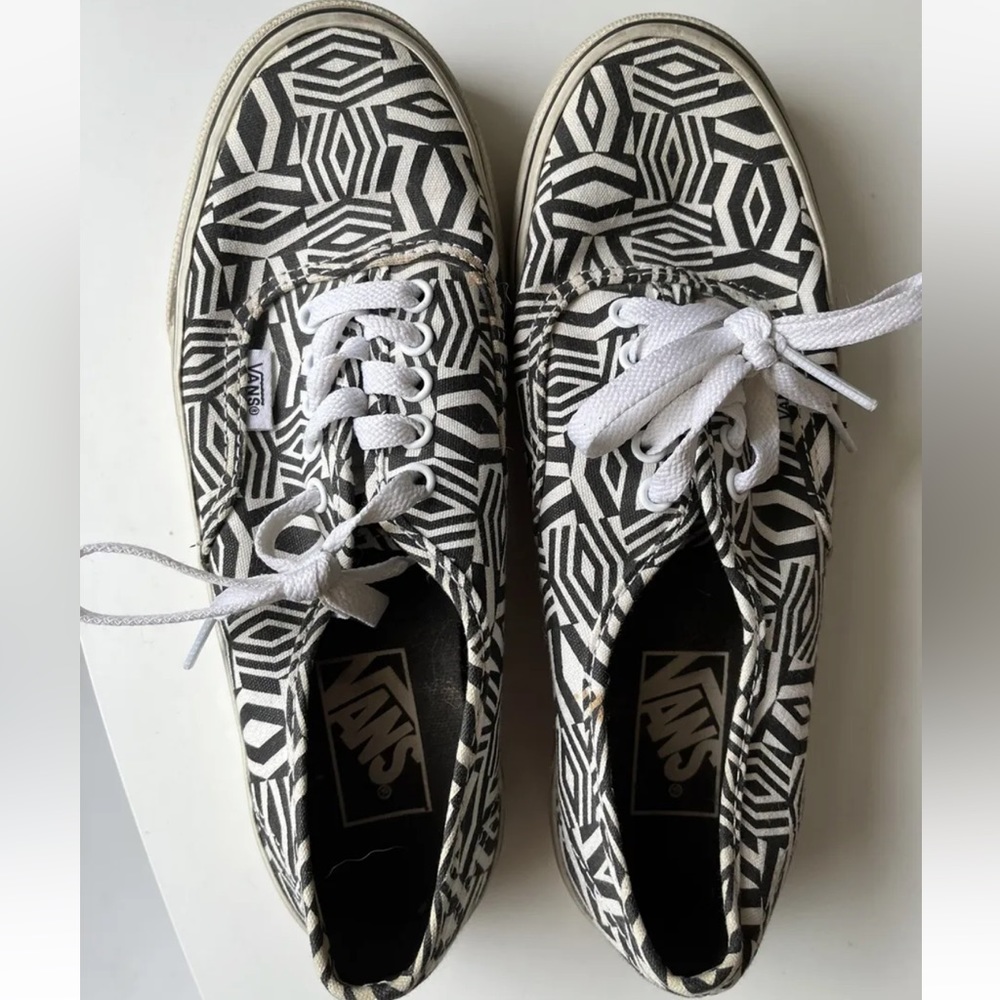 Black & white vans op art abstract men’s size 5.5 women’s 7